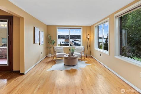 4701 NE Shore Place Lake Forest Park WA 98155