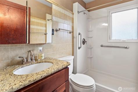4701 NE Shore Place Lake Forest Park WA 98155