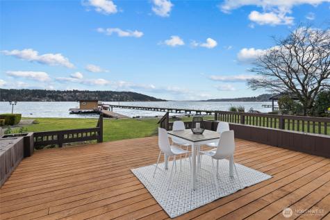 4701 NE Shore Place Lake Forest Park WA 98155