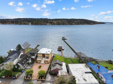4701 NE Shore Place Lake Forest Park WA 98155