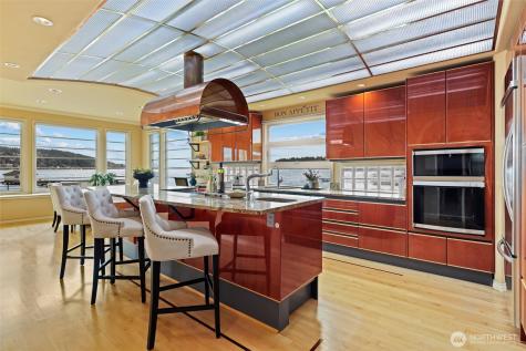 4701 NE Shore Place Lake Forest Park WA 98155