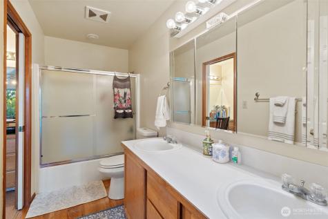 31698 Sunrise Beach Court NE Kingston WA 98346