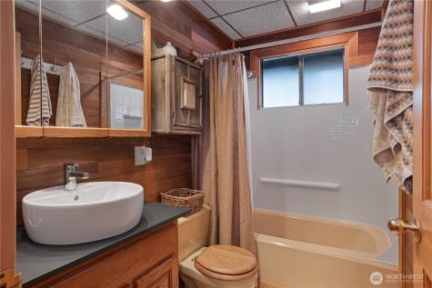 108 Herron Lane NW Lakebay WA 98349