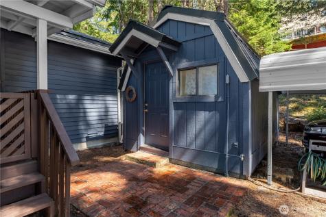 108 Herron Lane NW Lakebay WA 98349