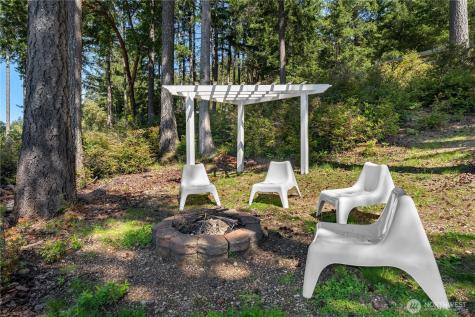 108 Herron Lane NW Lakebay WA 98349