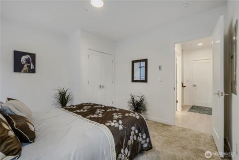3070 SW Avalon Way Seattle WA 98126