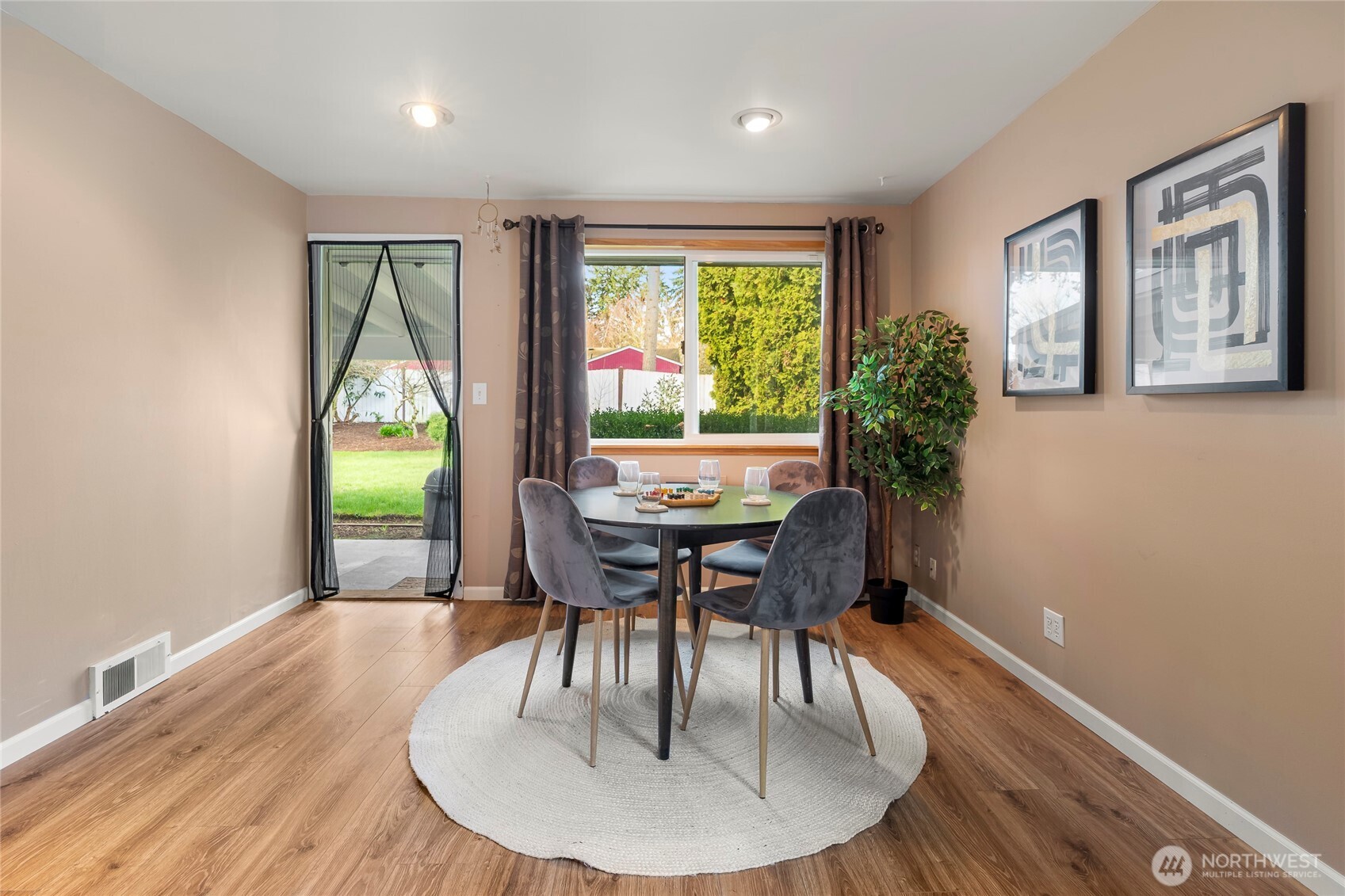 19513 Meridian Avenue N Shoreline WA 98133