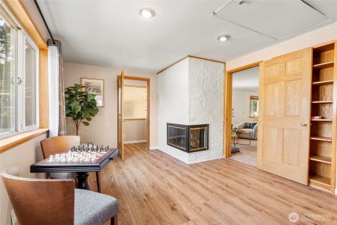19513 Meridian Avenue N Shoreline WA 98133