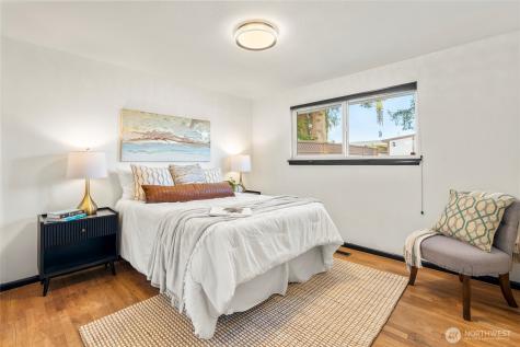 19513 Meridian Avenue N Shoreline WA 98133