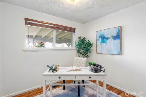 19513 Meridian Avenue N Shoreline WA 98133