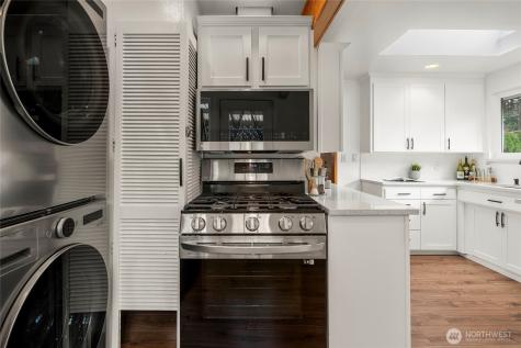 19513 Meridian Avenue N Shoreline WA 98133