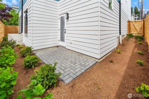 1139 NW 57th Street Seattle WA 98107