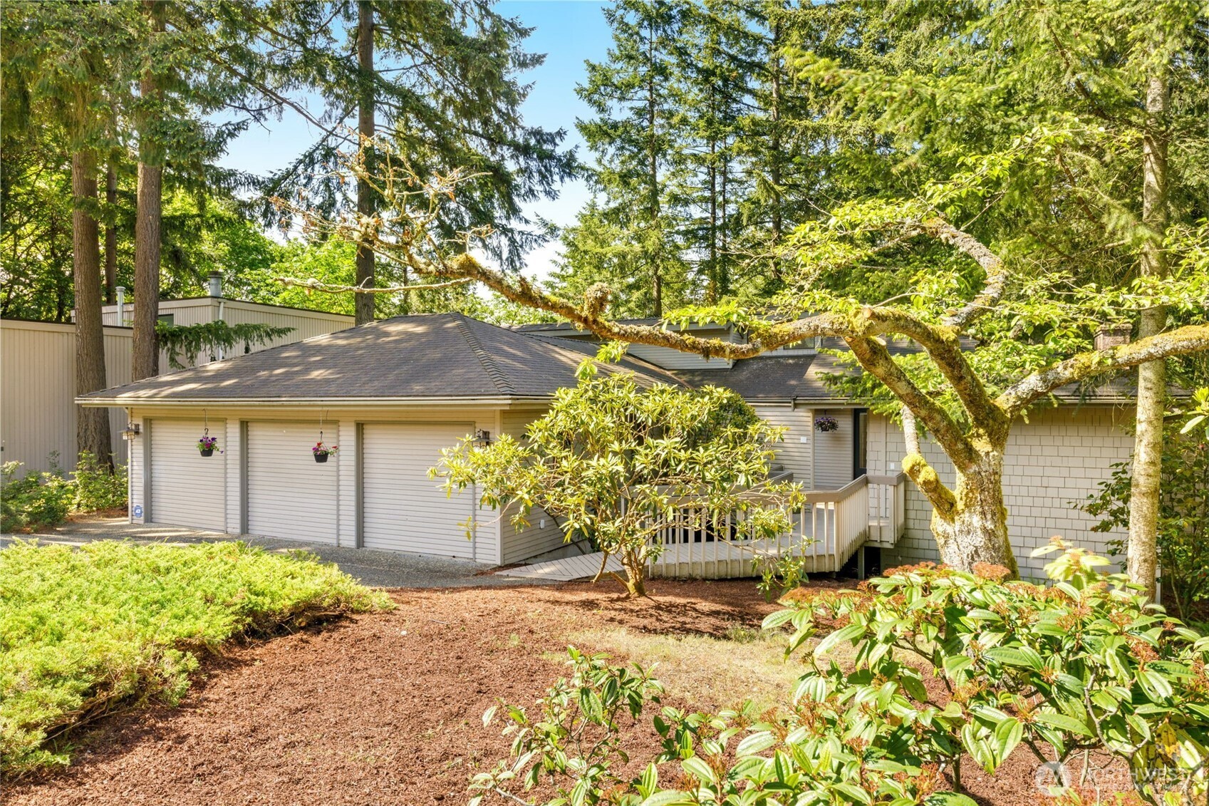 5221 Somerset Drive SE Bellevue WA 98006