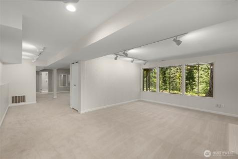 5221 Somerset Drive SE Bellevue WA 98006