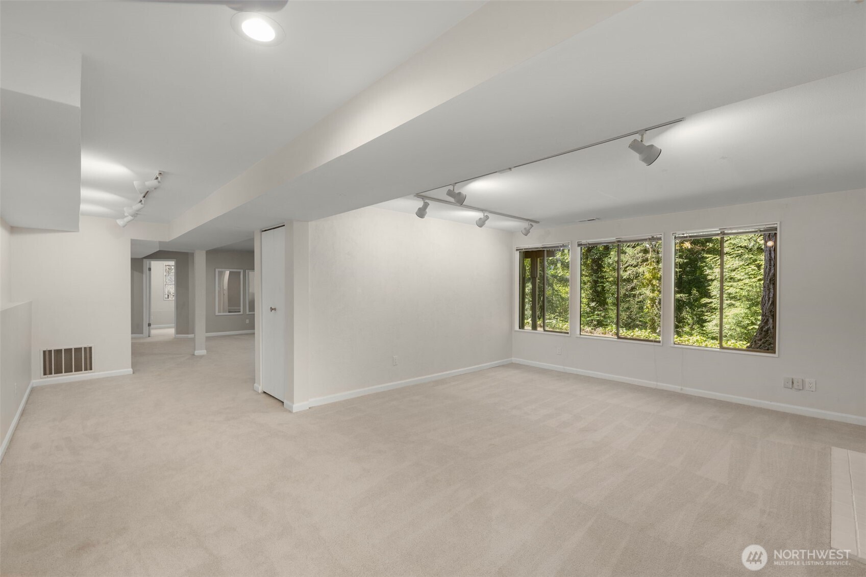 5221 Somerset Drive SE Bellevue WA 98006