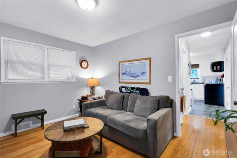 19041 21st Avenue NW Shoreline WA 98177