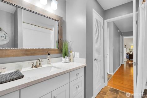19041 21st Avenue NW Shoreline WA 98177