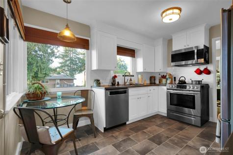 19041 21st Avenue NW Shoreline WA 98177