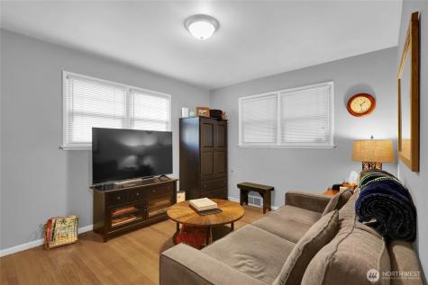 19041 21st Avenue NW Shoreline WA 98177