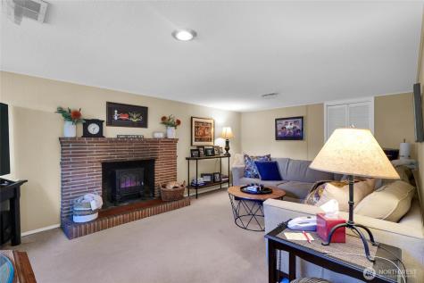 19041 21st Avenue NW Shoreline WA 98177