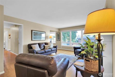 19041 21st Avenue NW Shoreline WA 98177
