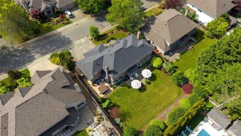 1220 268th Way SE Sammamish WA 98075