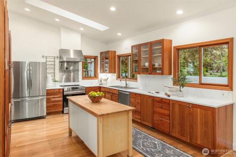 6729 NE Ralston Road Bainbridge Island WA 98110