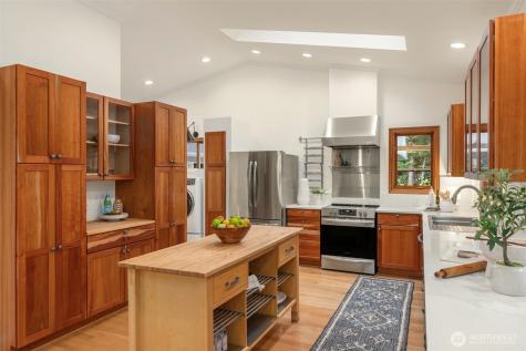 6729 NE Ralston Road Bainbridge Island WA 98110