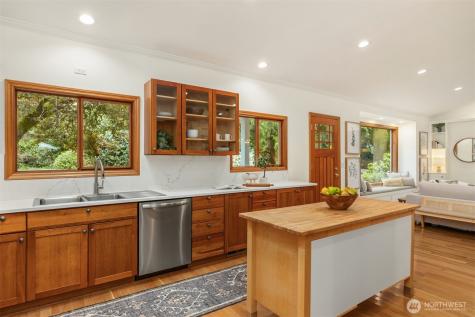 6729 NE Ralston Road Bainbridge Island WA 98110