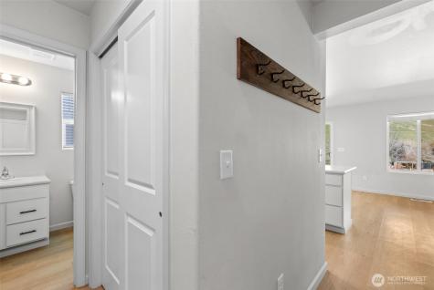 1275 Theo Way Rock Island WA 98850