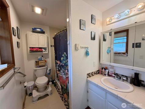 101 Edgewood Avenue Elma WA 98541