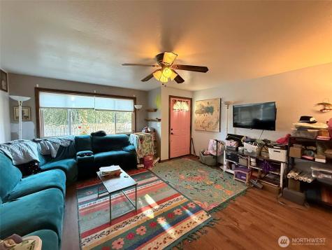 101 Edgewood Avenue Elma WA 98541