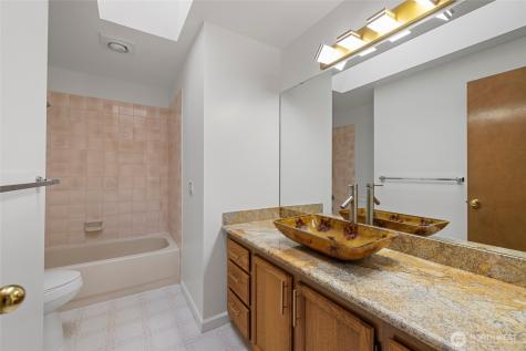 2064 Hoquiam Court NE Renton WA 98059