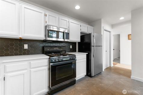1110 15th Avenue SW Puyallup WA 98371
