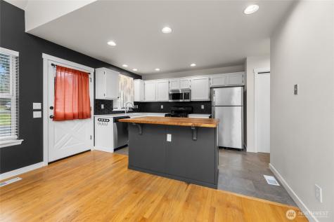 1110 15th Avenue SW Puyallup WA 98371