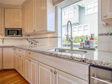 4026 Burke Avenue N Seattle WA 98103