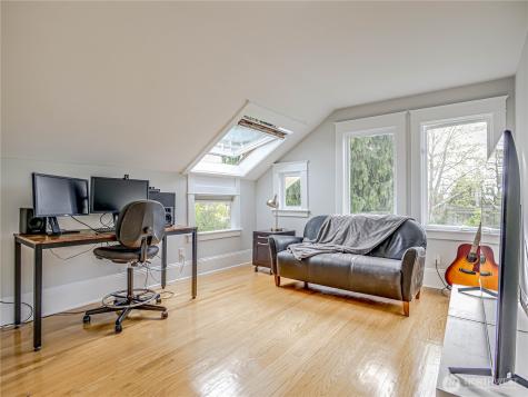 4026 Burke Avenue N Seattle WA 98103