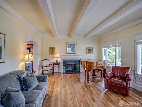 4026 Burke Avenue N Seattle WA 98103