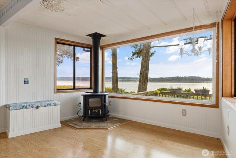 1677 Penn Cove Road Oak Harbor WA 98277