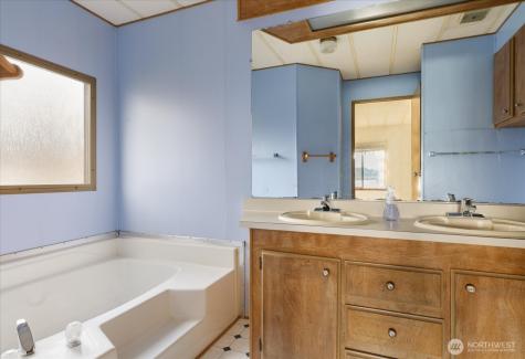 1677 Penn Cove Road Oak Harbor WA 98277