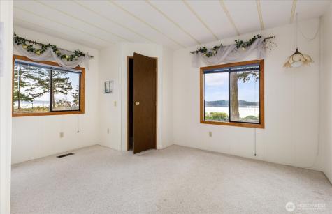 1677 Penn Cove Road Oak Harbor WA 98277