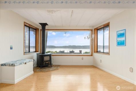 1677 Penn Cove Road Oak Harbor WA 98277