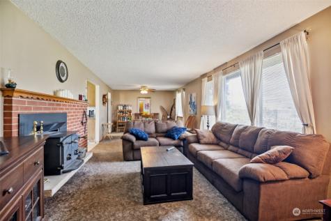 2515 176th Street E Tacoma WA 98445