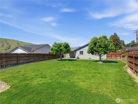 573 S James Avenue East Wenatchee WA 98802