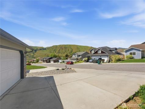 573 S James Avenue East Wenatchee WA 98802