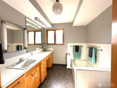 12648 Markwood Road Burlington WA 98233