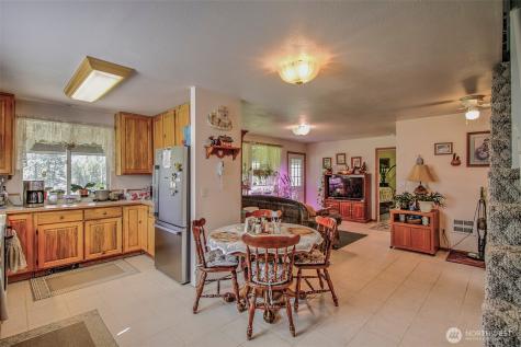 6731 River Way Fruitland WA 99129