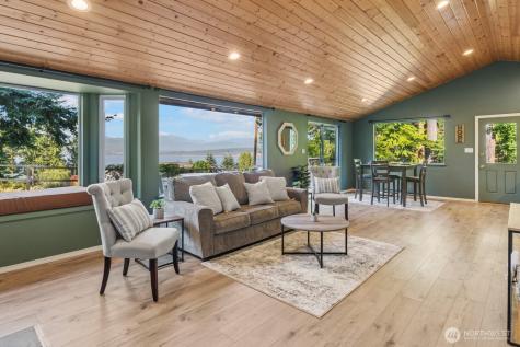 71 Quinault Lp Port Townsend WA 98368