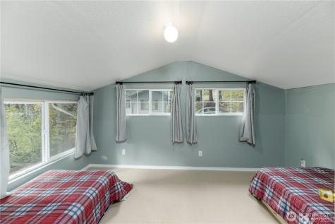17 Thompson Point Road Port Angeles WA 98363