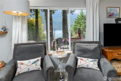 17 Thompson Point Road Port Angeles WA 98363